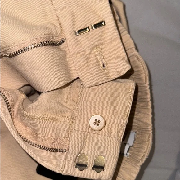 Aritzia TNA Tan Cargo Shorts with Black Belt - Picture 8 of 8